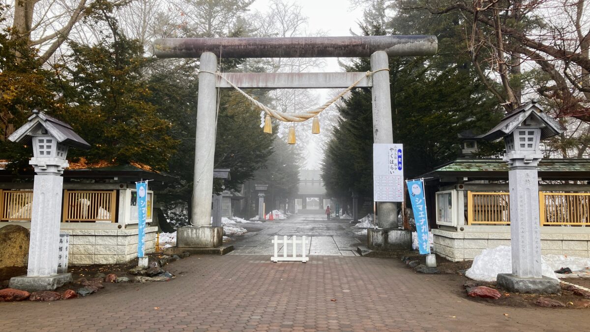 2月にシマエナガ観察で訪れた帯廣神社の鳥居